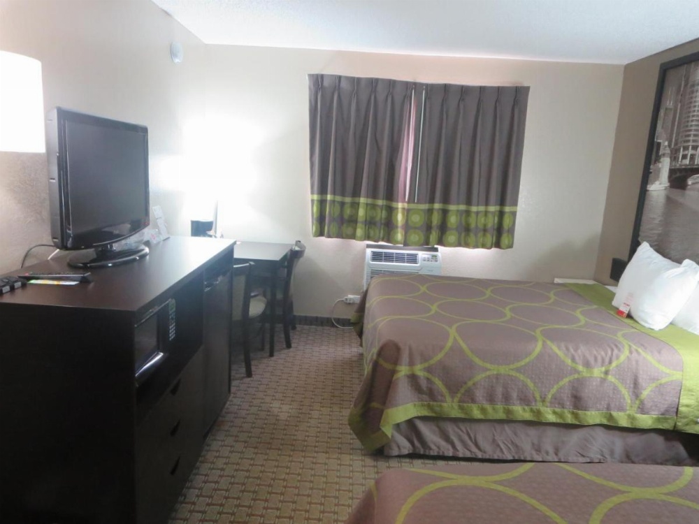 Super 8 by Wyndham Mundelein/Libertyville Area Image 22