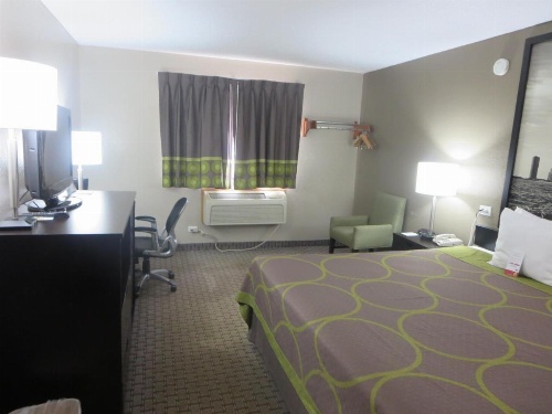 Super 8 by Wyndham Mundelein/Libertyville Area image 24