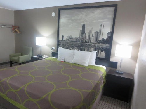 Super 8 by Wyndham Mundelein/Libertyville Area image 25