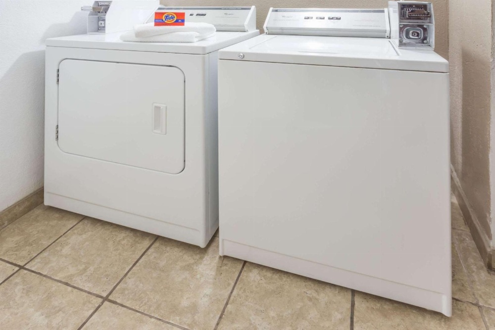 Super 8 by Wyndham Mundelein/Libertyville Area Main image