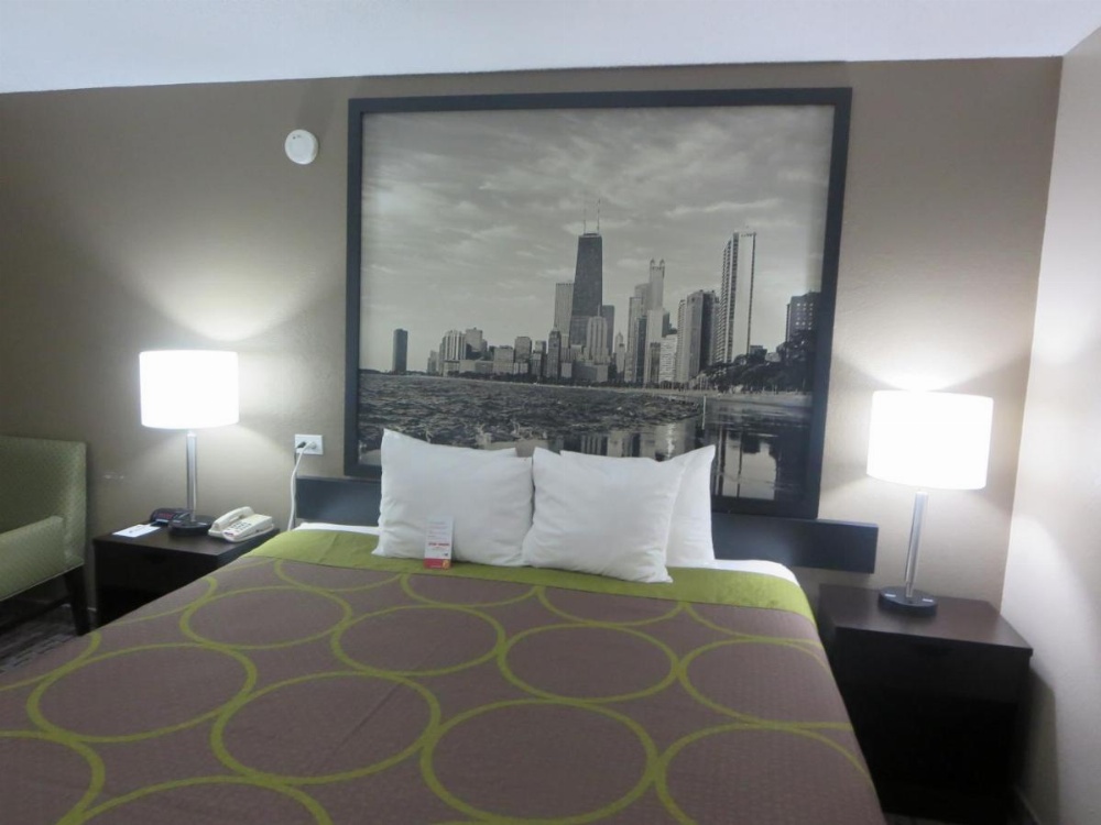 Super 8 by Wyndham Mundelein/Libertyville Area Image 26