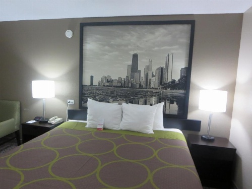 Super 8 by Wyndham Mundelein/Libertyville Area image 26