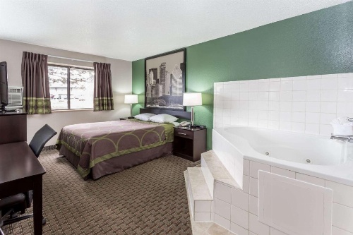 Super 8 by Wyndham Mundelein/Libertyville Area image 32