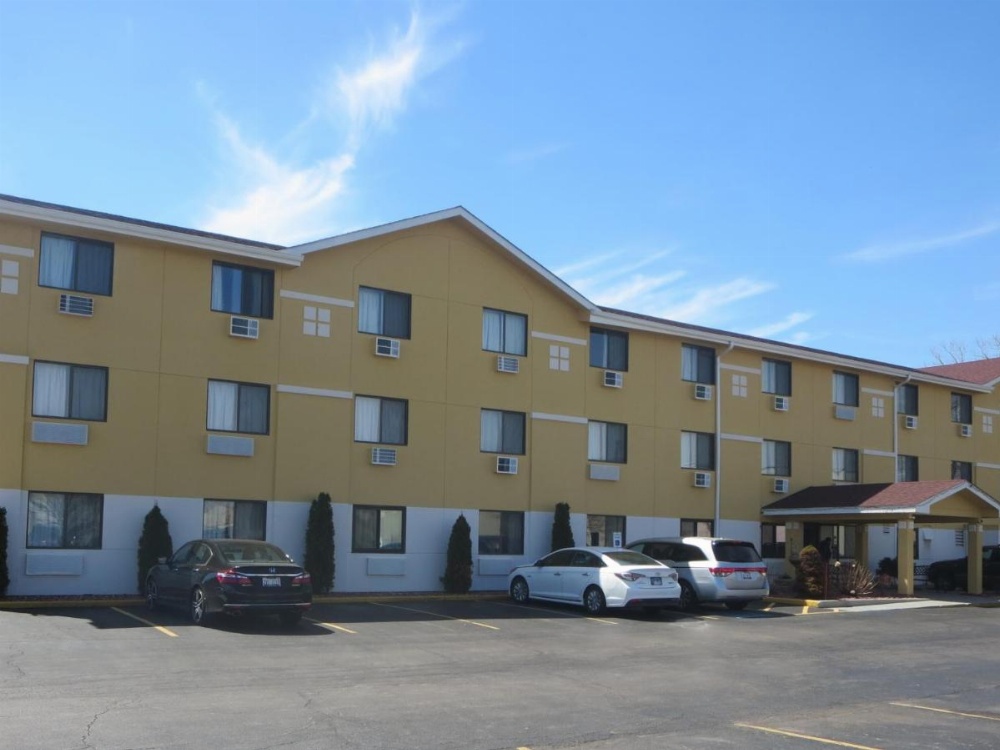 Super 8 by Wyndham Mundelein/Libertyville Area Image 34