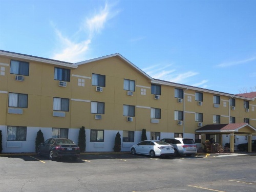 Super 8 by Wyndham Mundelein/Libertyville Area image 34