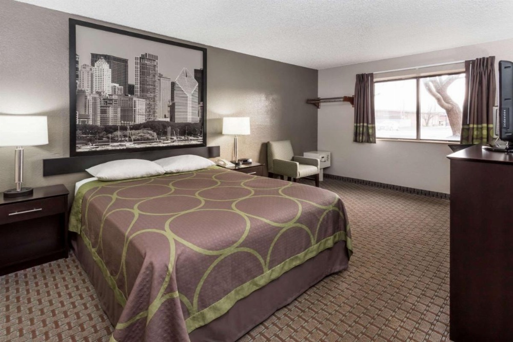 Super 8 by Wyndham Mundelein/Libertyville Area Image 7